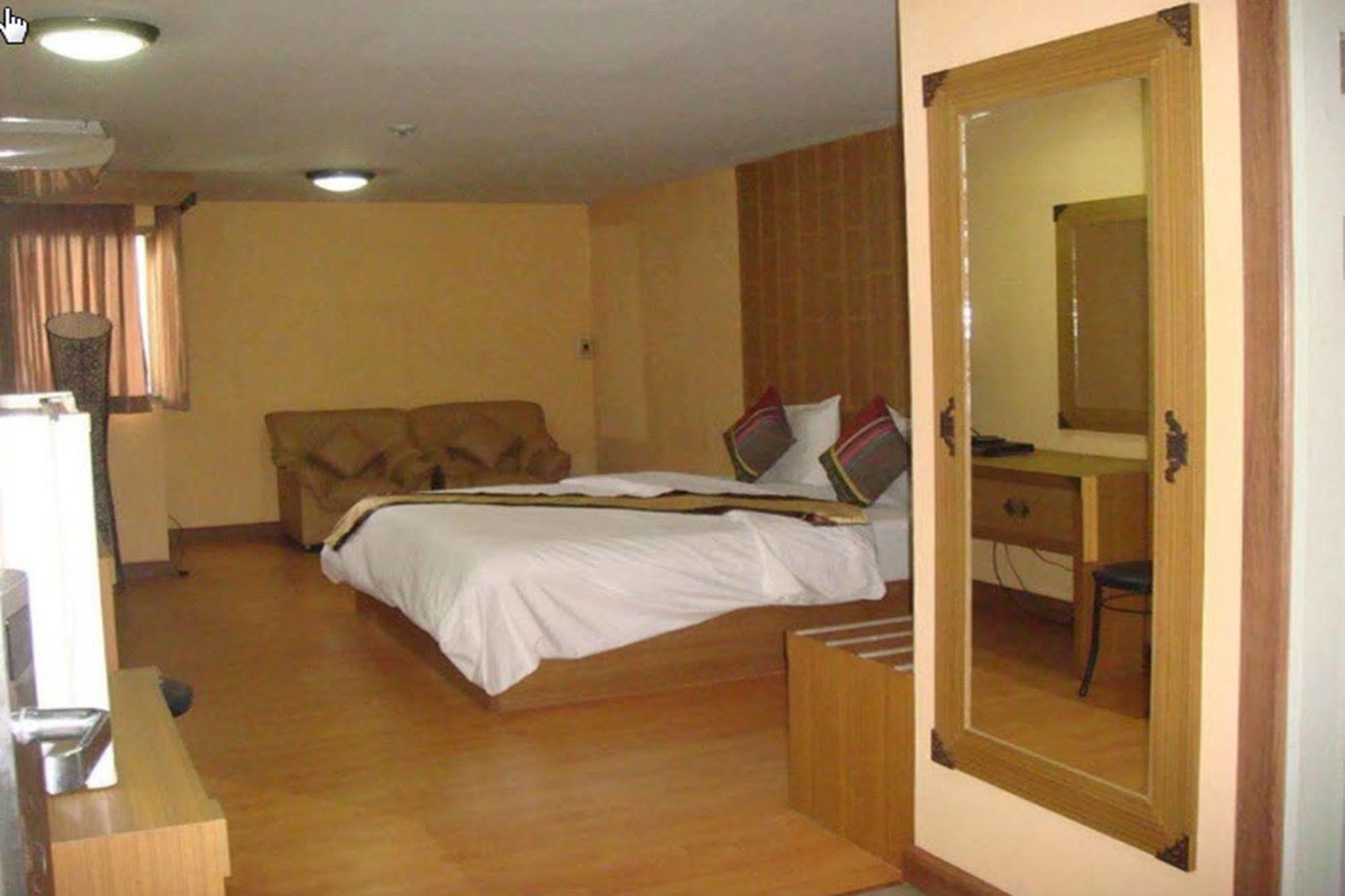 King Royal Garden Inn Bangkok Buitenkant foto
